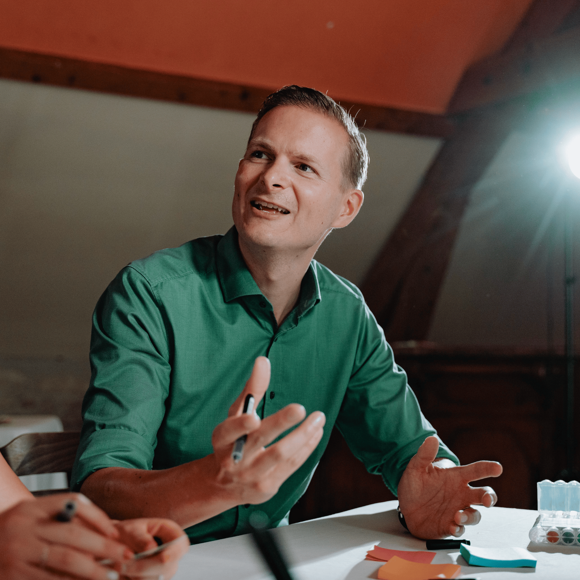 Tom Nobbe in gesprek tijdens persoonlijke coaching